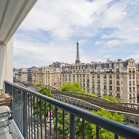 Eiffel باريس